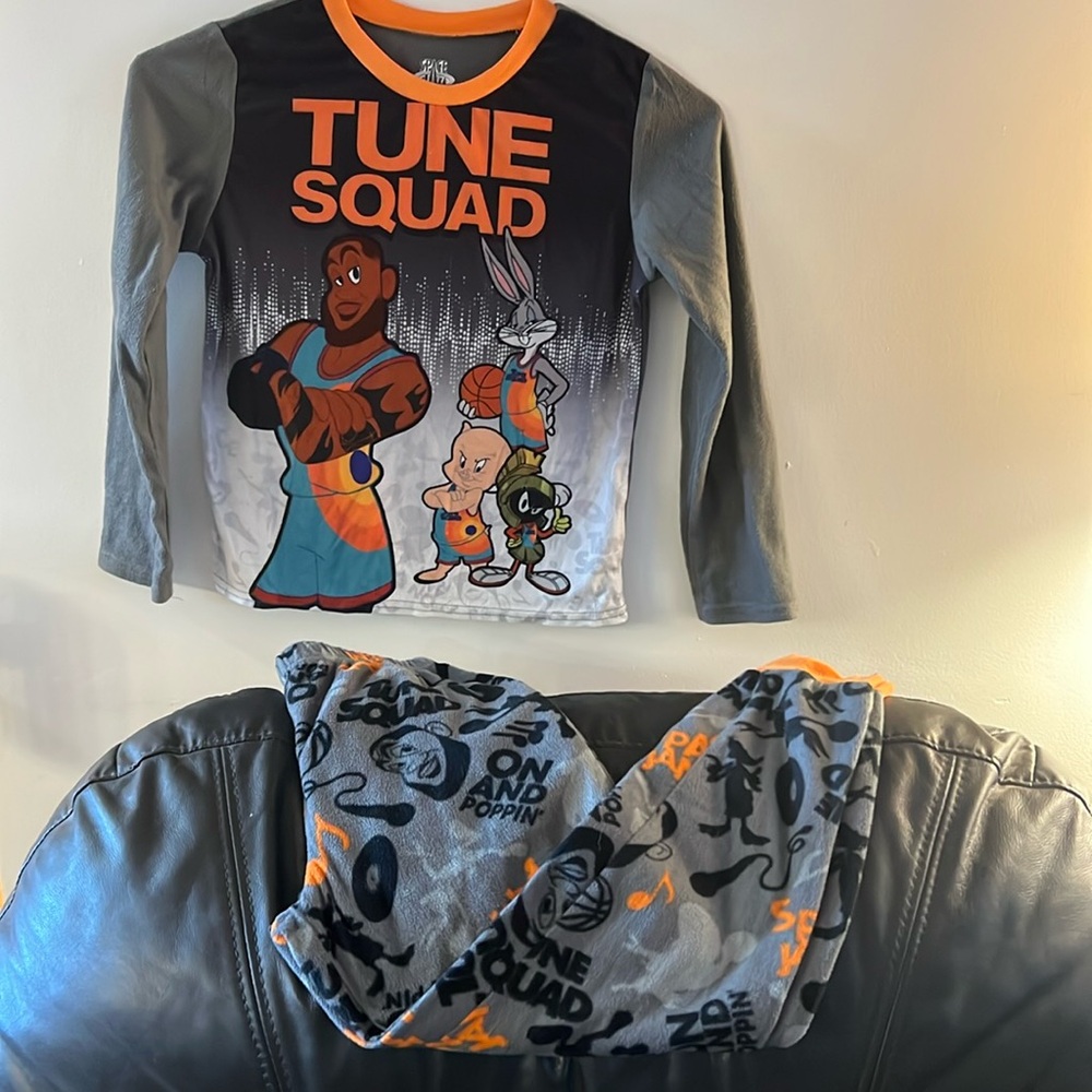 Space Jam a new legacy boys pajamas set.  LeBron James basketball bugs bunny M